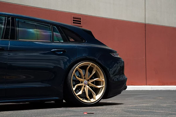 Фото дисков HRE P201 Сатиновое золото на Porsche Panamera II