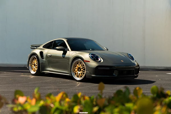 Фото дисков HRE 540C Глянцевое золото на Porsche 911 VIII