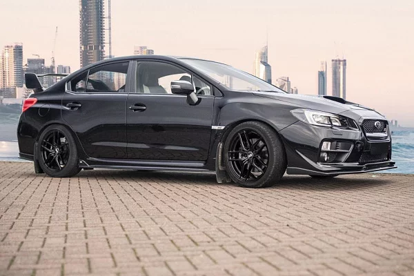 Фото дисков Bola B11 Черный глянец на Subaru WRX VA