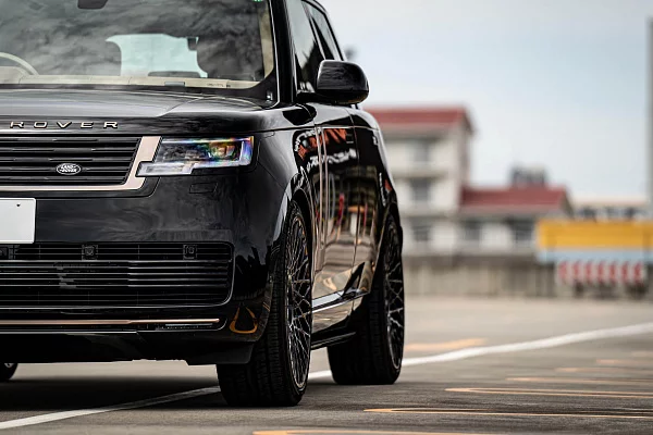 Фото дисков HRE 501M Черный глянец на Range Rover V
