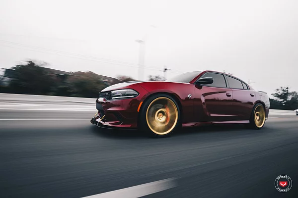 Фото дисков Vossen CG-204 Глянцевое золото на Dodge Charger VII