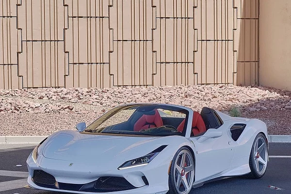 Фото дисков Giovanna Cinque Глянцевый лак на Ferrari F8