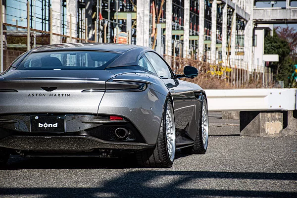 Фото дисков HRE 515 GTM Глянцевый лак на Aston Martin DB12