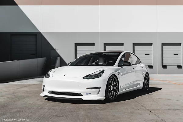 Фото дисков HRE FF01 Черный сатин на Tesla Model 3