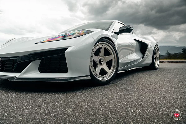 Фото дисков Vossen GEN-01 (3-Piece) Сатиновый лак на Chevrolet Corvette C8