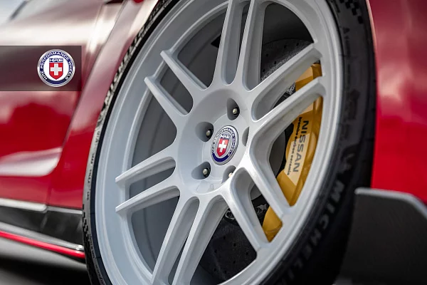 Фото дисков HRE 312 GTS Белый глянец на Nissan GT-R