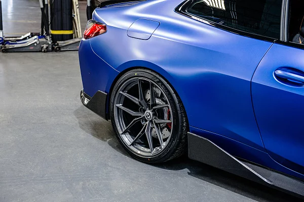 Фото дисков HRE FF21 Глянцевый графит на BMW 4/M4 (G22/G82)