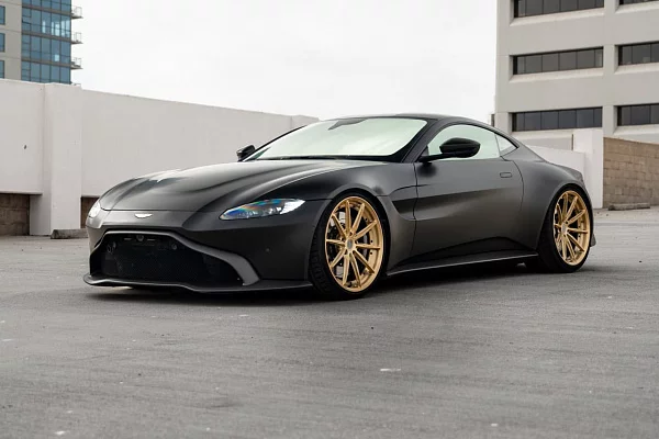 Фото дисков Brixton Forged R11-R Глянцевая шампань на Aston Martin Vantage 4