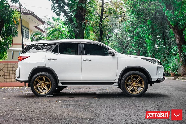 Фото дисков Vossen HF6-2 Глянцевое темное золото на Toyota Fortuner II
