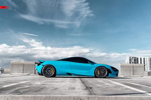Фото дисков Anrky AN20 Глянцевый темный лак на McLaren 720S