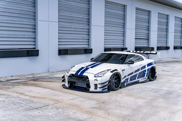 Фото дисков Strasse Wheels SM5R Deep Concave FS Черный глянец на Nissan GT-R