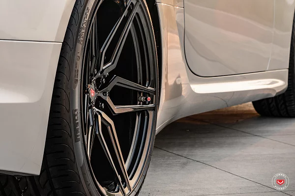 Фото дисков Vossen M-X1 Черный глянец на Lexus LC 500