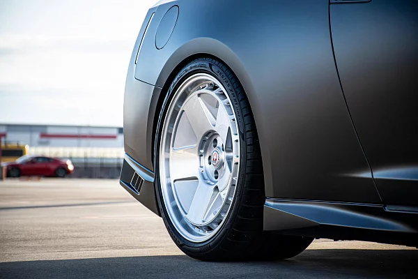 Фото дисков HRE 555 GTM Глянцевый лак на Nissan GT-R