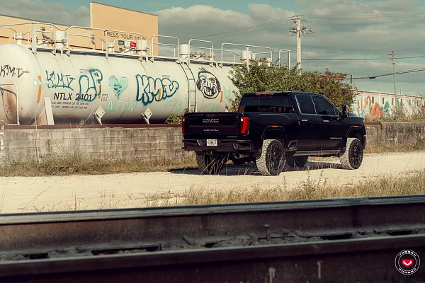 Фото дисков Vossen LCX-02 Черный сатин на GMC Sierra IV