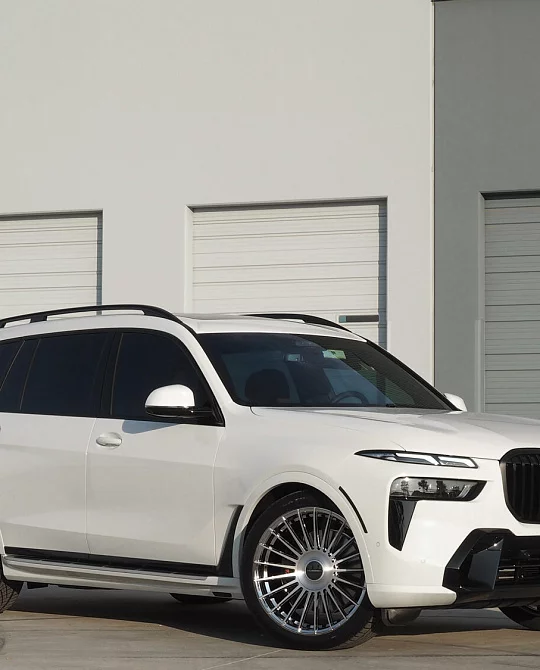 Фото дисков HF-8 Глянцевый лак на BMW X7 (G07)