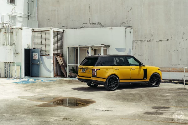 Фото дисков Vossen UV-1 Черный глянец на Range Rover IV