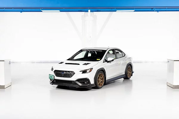 Фото дисков Motegi Racing MR147 CM7 Сатиновое золото на  Subaru WRX VB