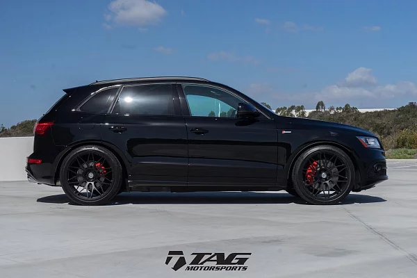 Фото дисков HRE 300M Черный сатин на Audi Q5 (8R)