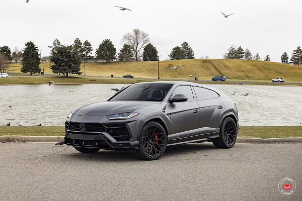 Фото дисков Vossen S17-01 Черный сатин на Lamborghini Urus