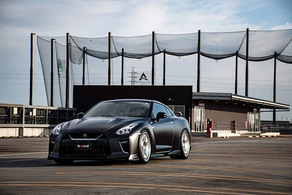 Фото дисков HRE 555 GTM Глянцевый лак на Nissan GT-R