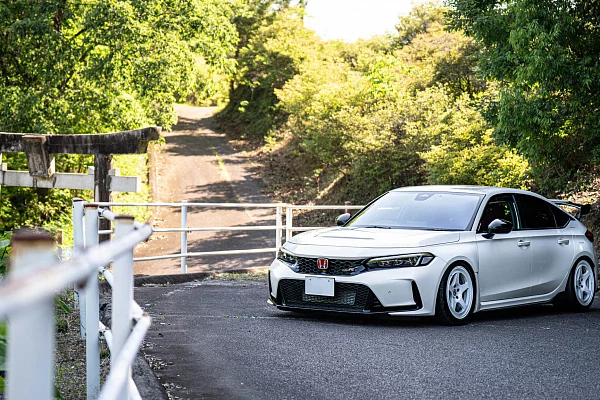Фото дисков HRE 305 GT Белый глянец на Honda Civic Type R FL5