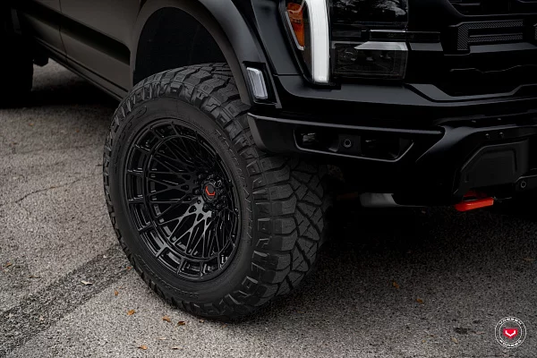 Фото дисков Vossen LCX-03 Черный глянец на GMC Sierra IV