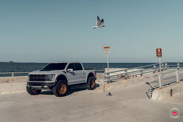 Фото дисков Vossen LCX-03 Сатиновая медь на GMC Sierra IV