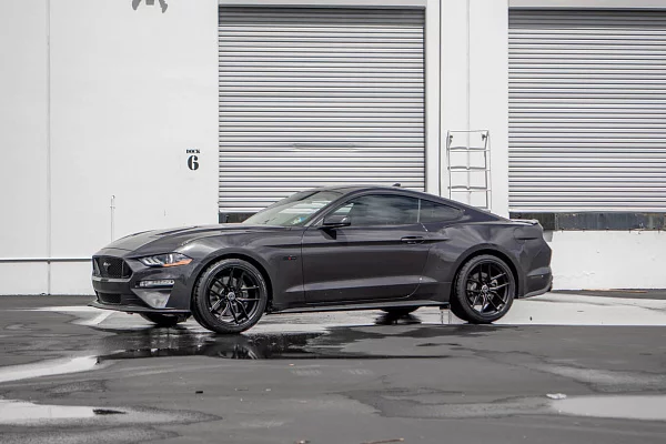 Фото дисков HRE FF21 Глянцевый графит на Ford Mustang VI