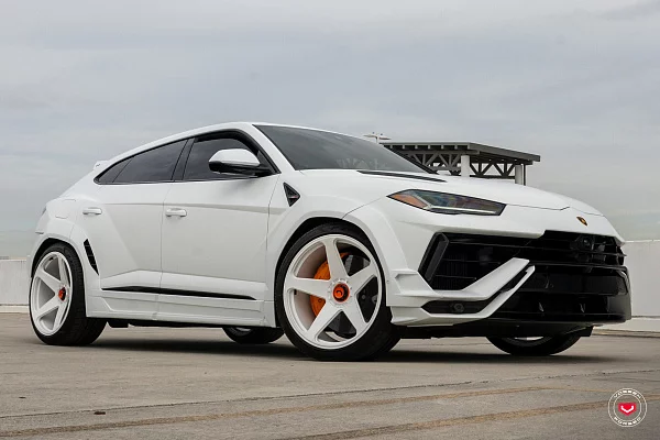 Фото дисков Vossen GEN-01 Белый глянец на Lamborghini Urus