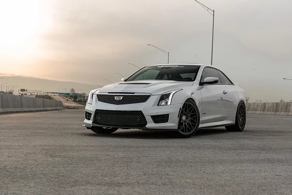 Фото дисков HRE 300M Сатиновый графит на Cadillac ATS