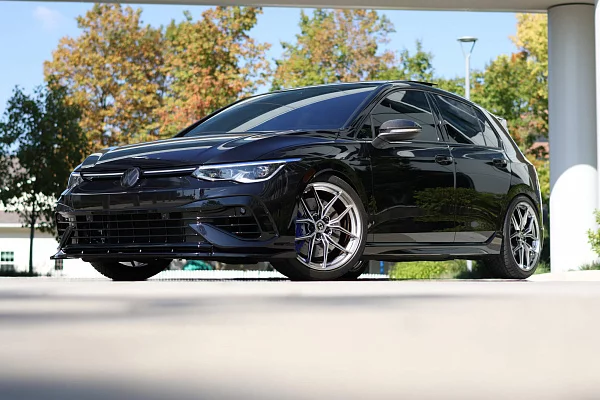 Фото дисков HRE FF21 Серебро на Volkswagen Golf VIII