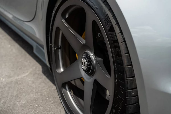 Фото дисков HRE 305M Сатиновый темный лак на Porsche 911 VIII