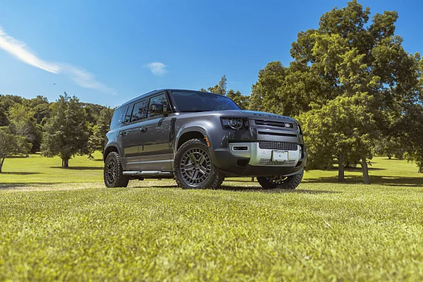Фото дисков Black Rhino ALSTON Черный сатин на Land Rover Defender II