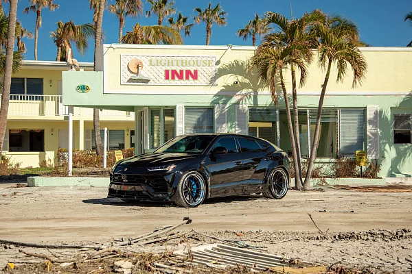 Фото дисков HRE S204H Черный глянец на Lamborghini Urus