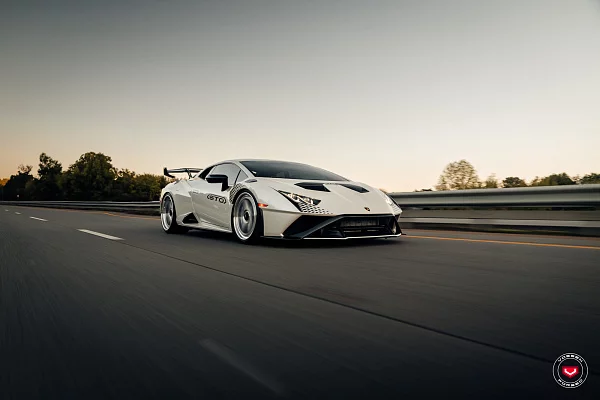Фото дисков Vossen GEN-01 (3-Piece) Глянцевый лак на Lamborghini Huracan