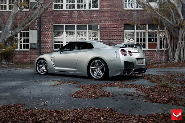 Фото дисков Vossen CV5 Серебро на Nissan GT-R