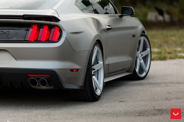 Фото дисков Vossen CV3 Серебро на Ford Mustang VI