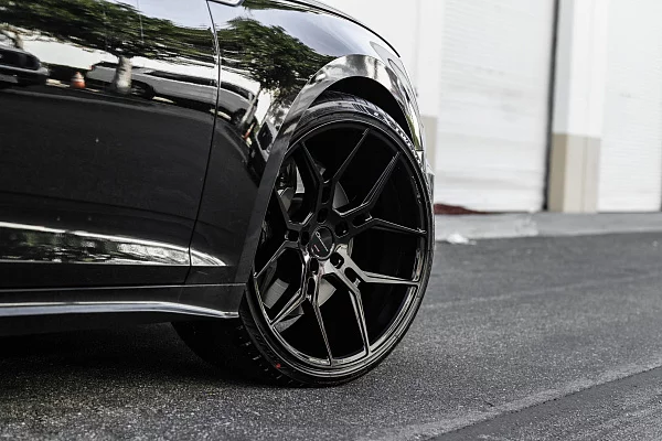 Фото дисков Giovanna Haleb Черный глянец на Audi A/S/RS 5 (F5)