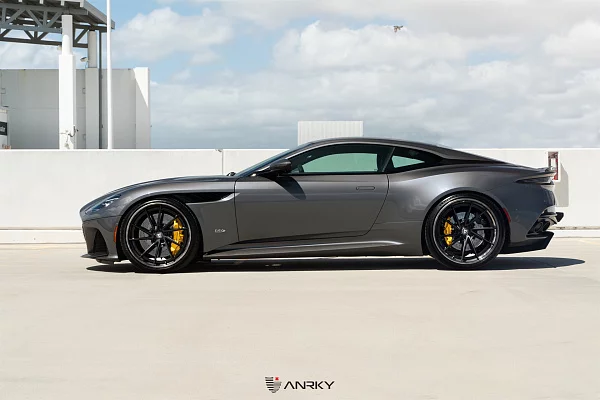 Фото дисков Anrky AN33 Черный сатин на Aston Martin DBS 3