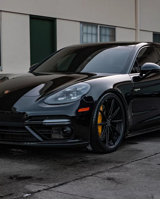 Фото дисков R11-R Черный сатин на Porsche Panamera II