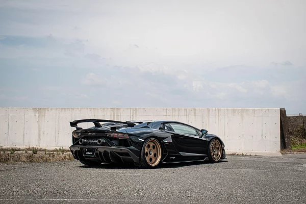 Фото дисков HRE 454 GTM Сатиновая шампань на Lamborghini Aventador