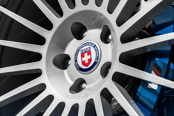 Фото дисков HRE 309M Серебро на BMW 8/M8