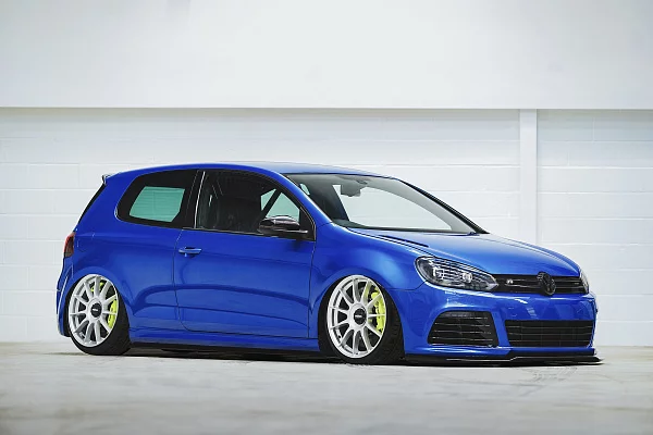 Фото дисков Rotiform DTM Серебро на Volkswagen Golf VII