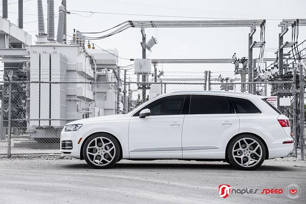Фото дисков Vossen CG-205 Серебро на Audi Q7 (4M)