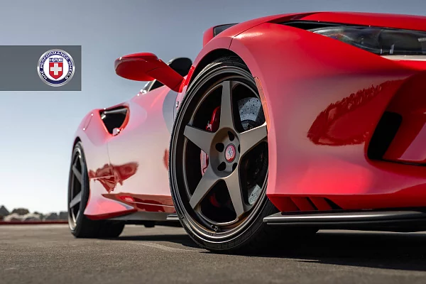 Фото дисков HRE 305 GTS Сатиновая бронза на Ferrari F8