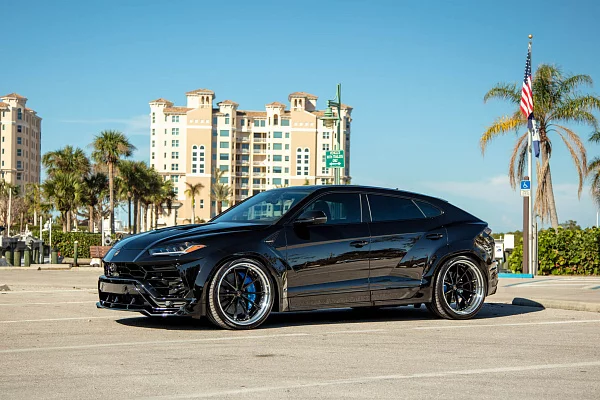 Фото дисков HRE S204H Черный глянец на Lamborghini Urus