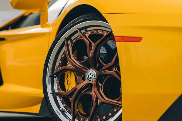 Фото дисков HRE S111SC Сатиновая темная медь на Lamborghini Aventador