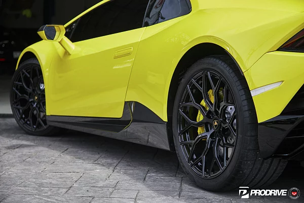 Фото дисков Vossen S17-01 Черный глянец на Lamborghini Huracan
