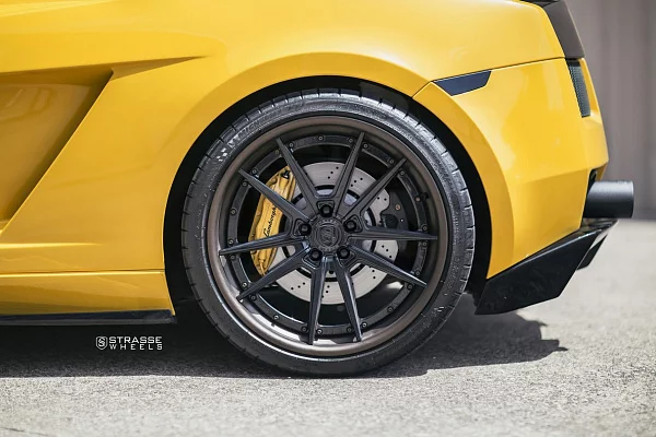 Фото дисков Strasse Wheels SV1 Deep Concave FS Черный глянец на Lamborghini Gallardo