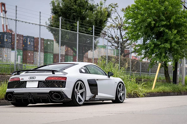 Фото дисков HRE 305M Серебро на Audi R8 (4S)